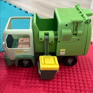 Bluey garbage truck